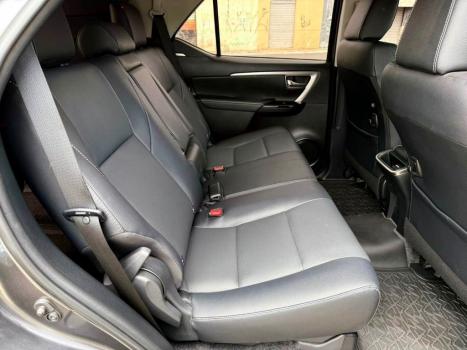TOYOTA Hilux SW4 2.8 16V 4P SRX 4X4 7 LUGARES TURBO DIESEL AUTOMTICO, Foto 17