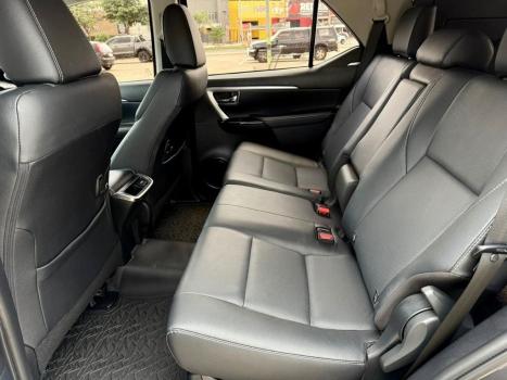 TOYOTA Hilux SW4 2.8 16V 4P SRX 4X4 7 LUGARES TURBO DIESEL AUTOMTICO, Foto 18