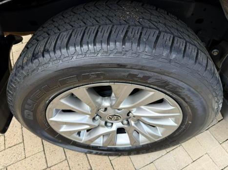 TOYOTA Hilux SW4 2.8 16V 4P SRX 4X4 7 LUGARES TURBO DIESEL AUTOMTICO, Foto 20