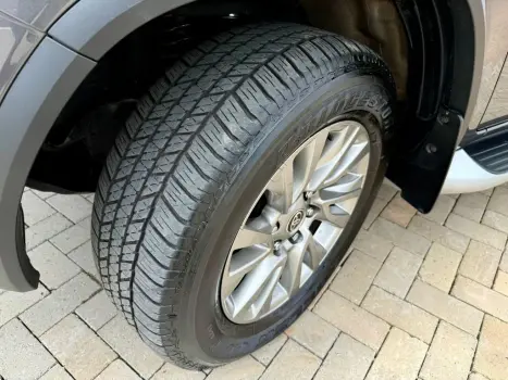 TOYOTA Hilux SW4 2.8 16V 4P SRX 4X4 7 LUGARES TURBO DIESEL AUTOMTICO, Foto 21