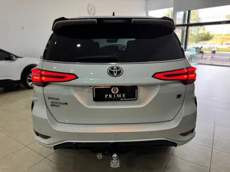 TOYOTA Hilux SW4 2.8 16V 4P GR-S 7 LUGARES 4X4 TURBO DIESEL AUTOMTICO, Foto 4