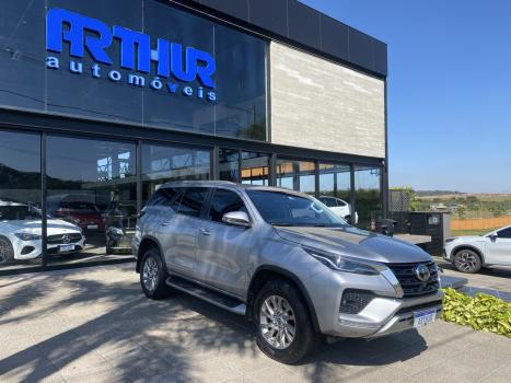 TOYOTA Hilux SW4 2.8 16V 4P SRX 4X4 7 LUGARES TURBO DIESEL AUTOMTICO, Foto 3
