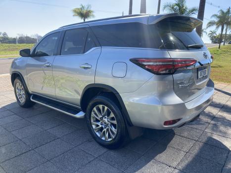 TOYOTA Hilux SW4 2.8 16V 4P SRX 4X4 7 LUGARES TURBO DIESEL AUTOMTICO, Foto 5