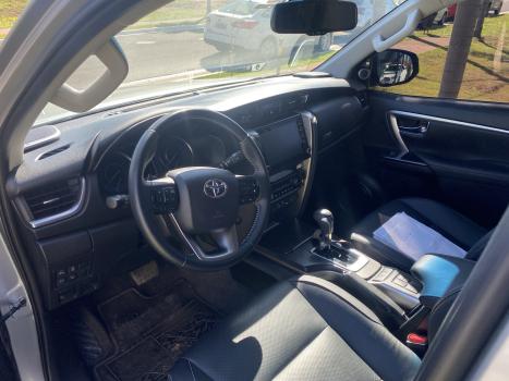 TOYOTA Hilux SW4 2.8 16V 4P SRX 4X4 7 LUGARES TURBO DIESEL AUTOMTICO, Foto 10