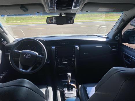 TOYOTA Hilux SW4 2.8 16V 4P SRX 4X4 7 LUGARES TURBO DIESEL AUTOMTICO, Foto 12