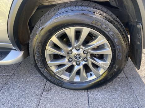 TOYOTA Hilux SW4 2.8 16V 4P SRX 4X4 7 LUGARES TURBO DIESEL AUTOMTICO, Foto 18