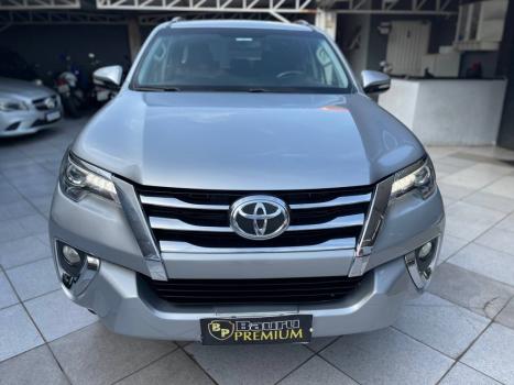 TOYOTA Hilux SW4 2.8 16V 4P SRX 4X4 7 LUGARES TURBO DIESEL AUTOMTICO, Foto 5
