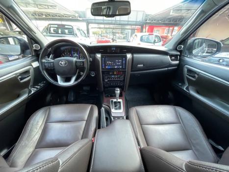 TOYOTA Hilux SW4 2.8 16V 4P SRX 4X4 7 LUGARES TURBO DIESEL AUTOMTICO, Foto 7