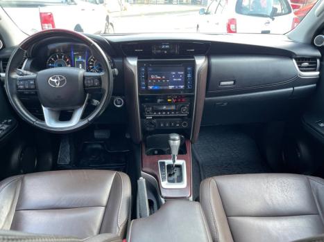 TOYOTA Hilux SW4 2.8 16V 4P SRX 4X4 7 LUGARES TURBO DIESEL AUTOMTICO, Foto 8