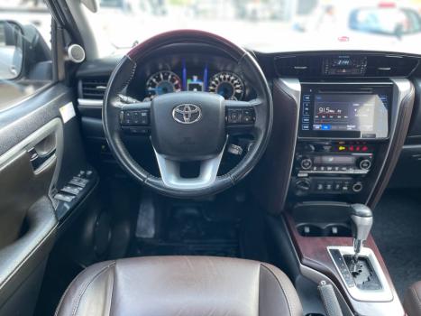 TOYOTA Hilux SW4 2.8 16V 4P SRX 4X4 7 LUGARES TURBO DIESEL AUTOMTICO, Foto 9
