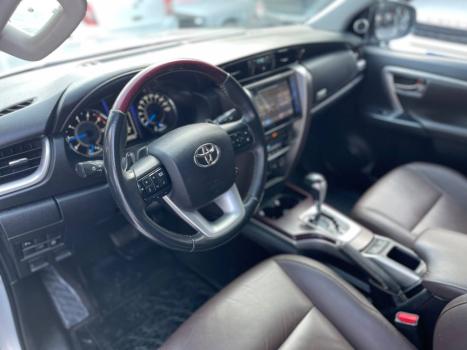 TOYOTA Hilux SW4 2.8 16V 4P SRX 4X4 7 LUGARES TURBO DIESEL AUTOMTICO, Foto 13