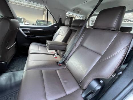 TOYOTA Hilux SW4 2.8 16V 4P SRX 4X4 7 LUGARES TURBO DIESEL AUTOMTICO, Foto 15