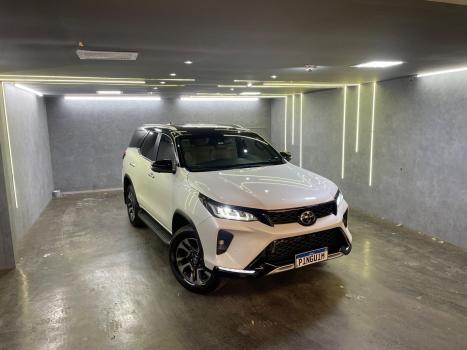 TOYOTA Hilux SW4 2.8 4P SRX 4X4 DIAMOND 7 LUGARES TURBO DIESEL AUTOMTICO, Foto 1
