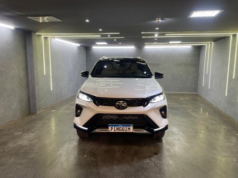 TOYOTA Hilux SW4 2.8 4P SRX 4X4 DIAMOND 7 LUGARES TURBO DIESEL AUTOMTICO, Foto 3