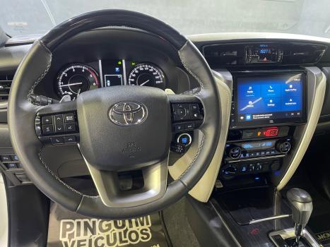 TOYOTA Hilux SW4 2.8 4P SRX 4X4 DIAMOND 7 LUGARES TURBO DIESEL AUTOMTICO, Foto 11