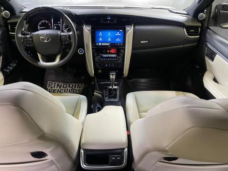 TOYOTA Hilux SW4 2.8 4P SRX 4X4 DIAMOND 7 LUGARES TURBO DIESEL AUTOMTICO, Foto 12