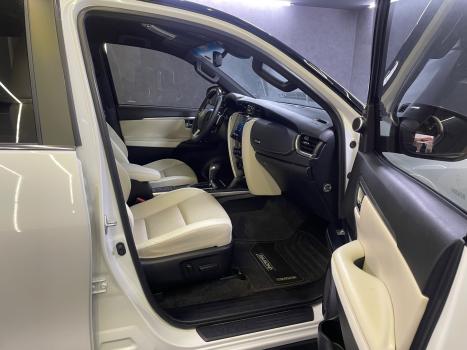 TOYOTA Hilux SW4 2.8 4P SRX 4X4 DIAMOND 7 LUGARES TURBO DIESEL AUTOMTICO, Foto 15
