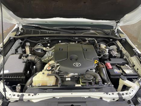 TOYOTA Hilux SW4 2.8 4P SRX 4X4 DIAMOND 7 LUGARES TURBO DIESEL AUTOMTICO, Foto 16