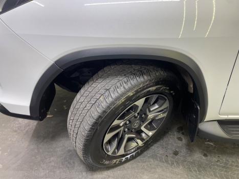 TOYOTA Hilux SW4 2.8 4P SRX 4X4 DIAMOND 7 LUGARES TURBO DIESEL AUTOMTICO, Foto 18