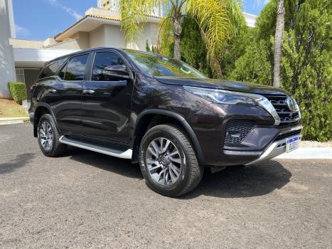 TOYOTA Hilux SW4 2.8 16V 4P SRX 4X4 7 LUGARES TURBO DIESEL AUTOMTICO, Foto 2