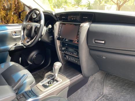 TOYOTA Hilux SW4 2.8 16V 4P SRX 4X4 7 LUGARES TURBO DIESEL AUTOMTICO, Foto 9