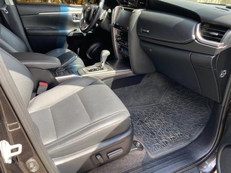 TOYOTA Hilux SW4 2.8 16V 4P SRX 4X4 7 LUGARES TURBO DIESEL AUTOMTICO, Foto 10