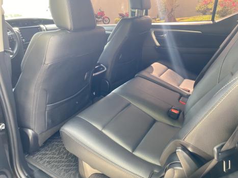 TOYOTA Hilux SW4 2.8 16V 4P SRX 4X4 7 LUGARES TURBO DIESEL AUTOMTICO, Foto 11
