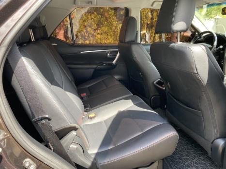 TOYOTA Hilux SW4 2.8 16V 4P SRX 4X4 7 LUGARES TURBO DIESEL AUTOMTICO, Foto 12