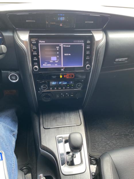 TOYOTA Hilux SW4 2.8 16V 4P SRX 4X4 7 LUGARES TURBO DIESEL AUTOMTICO, Foto 15
