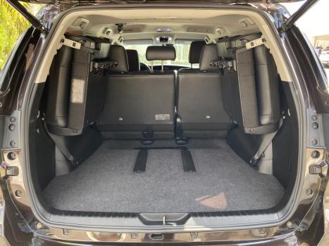TOYOTA Hilux SW4 2.8 16V 4P SRX 4X4 7 LUGARES TURBO DIESEL AUTOMTICO, Foto 18