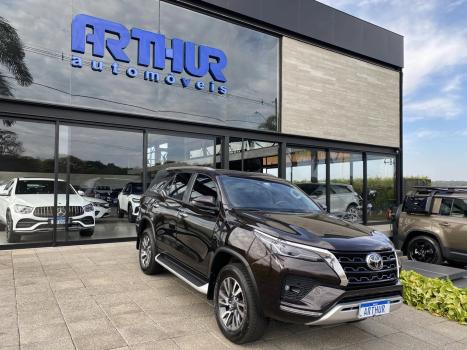 TOYOTA Hilux SW4 2.8 16V 4P SRX 4X4 7 LUGARES TURBO DIESEL AUTOMTICO, Foto 3