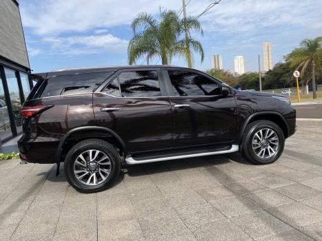 TOYOTA Hilux SW4 2.8 16V 4P SRX 4X4 7 LUGARES TURBO DIESEL AUTOMTICO, Foto 5