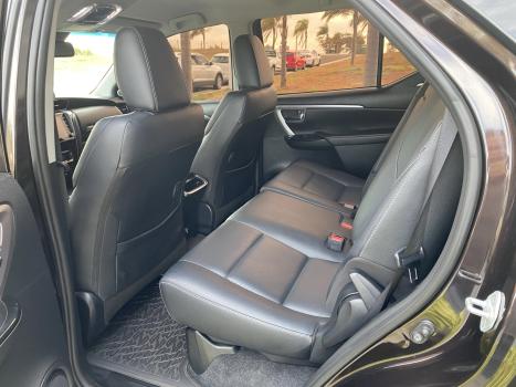 TOYOTA Hilux SW4 2.8 16V 4P SRX 4X4 7 LUGARES TURBO DIESEL AUTOMTICO, Foto 11