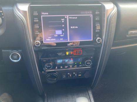 TOYOTA Hilux SW4 2.8 16V 4P SRX 4X4 7 LUGARES TURBO DIESEL AUTOMTICO, Foto 13