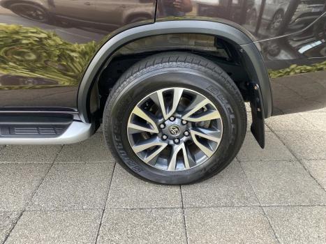 TOYOTA Hilux SW4 2.8 16V 4P SRX 4X4 7 LUGARES TURBO DIESEL AUTOMTICO, Foto 18
