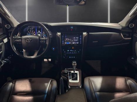 TOYOTA Hilux SW4 2.8 16V 4P SRX 4X4 7 LUGARES TURBO DIESEL AUTOMTICO, Foto 8