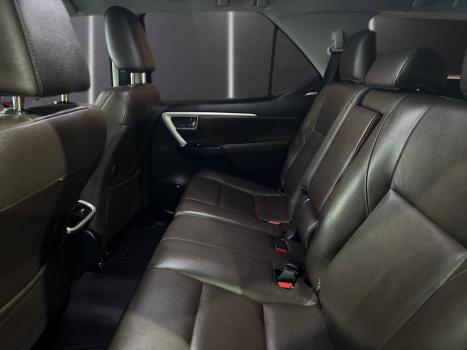 TOYOTA Hilux SW4 2.8 16V 4P SRX 4X4 7 LUGARES TURBO DIESEL AUTOMTICO, Foto 11