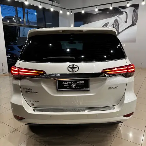 TOYOTA Hilux SW4 2.8 16V 4P SRX 4X4 7 LUGARES TURBO DIESEL AUTOMTICO, Foto 4