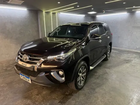 TOYOTA Hilux SW4 2.8 4P SRX 4X4 TURBO DIESEL AUTOMTICO, Foto 3