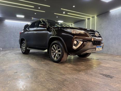 TOYOTA Hilux SW4 2.8 4P SRX 4X4 TURBO DIESEL AUTOMTICO, Foto 4