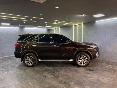 TOYOTA Hilux SW4 2.8 4P SRX 4X4 TURBO DIESEL AUTOMTICO, Foto 5