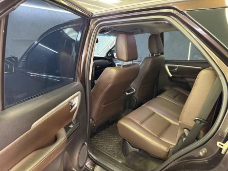 TOYOTA Hilux SW4 2.8 4P SRX 4X4 TURBO DIESEL AUTOMTICO, Foto 9