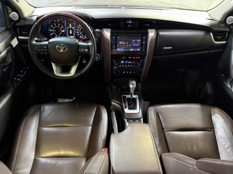 TOYOTA Hilux SW4 2.8 4P SRX 4X4 TURBO DIESEL AUTOMTICO, Foto 10