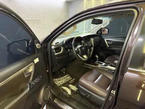TOYOTA Hilux SW4 2.8 4P SRX 4X4 TURBO DIESEL AUTOMTICO, Foto 11