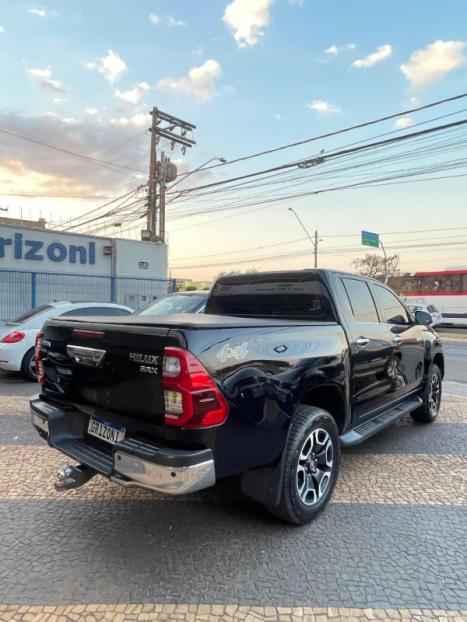 TOYOTA Hilux SW4 2.8 16V 4P SRX 4X4 7 LUGARES TURBO DIESEL AUTOMTICO, Foto 2