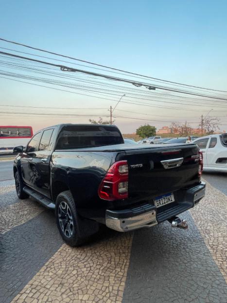 TOYOTA Hilux SW4 2.8 16V 4P SRX 4X4 7 LUGARES TURBO DIESEL AUTOMTICO, Foto 4