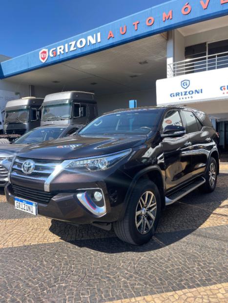 TOYOTA Hilux SW4 2.8 16V 4P SRX 4X4 7 LUGARES TURBO DIESEL AUTOMTICO, Foto 1