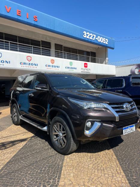 TOYOTA Hilux SW4 2.8 16V 4P SRX 4X4 7 LUGARES TURBO DIESEL AUTOMTICO, Foto 2