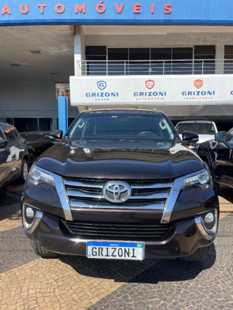 TOYOTA Hilux SW4 2.8 16V 4P SRX 4X4 7 LUGARES TURBO DIESEL AUTOMTICO, Foto 4