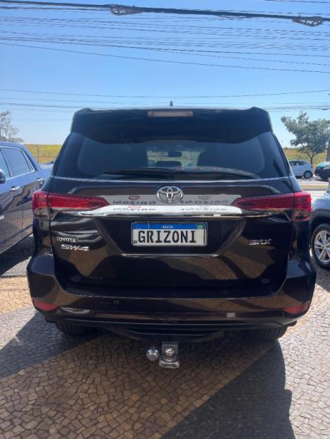 TOYOTA Hilux SW4 2.8 16V 4P SRX 4X4 7 LUGARES TURBO DIESEL AUTOMTICO, Foto 5